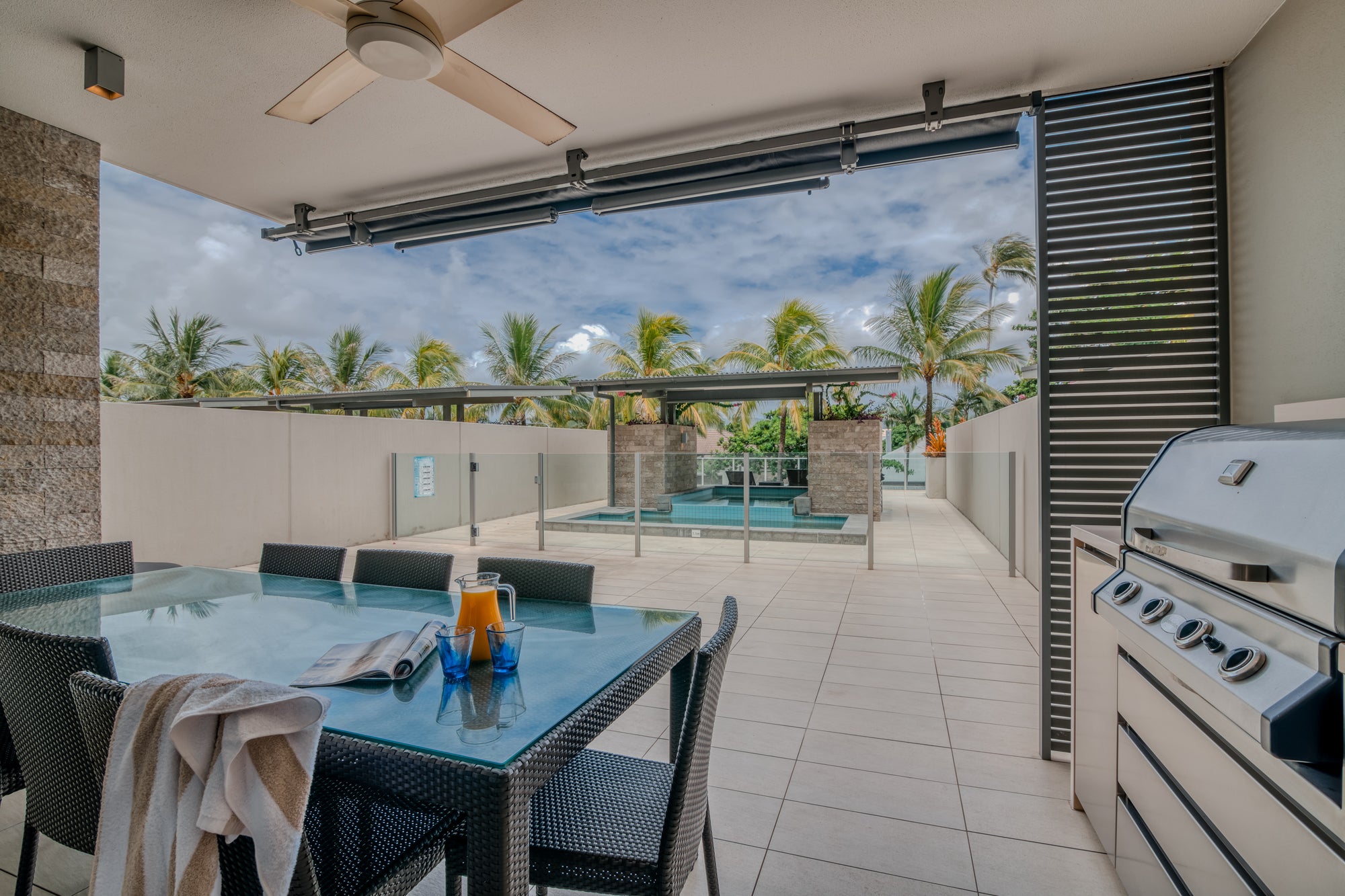 Terrace Pool Apartments 