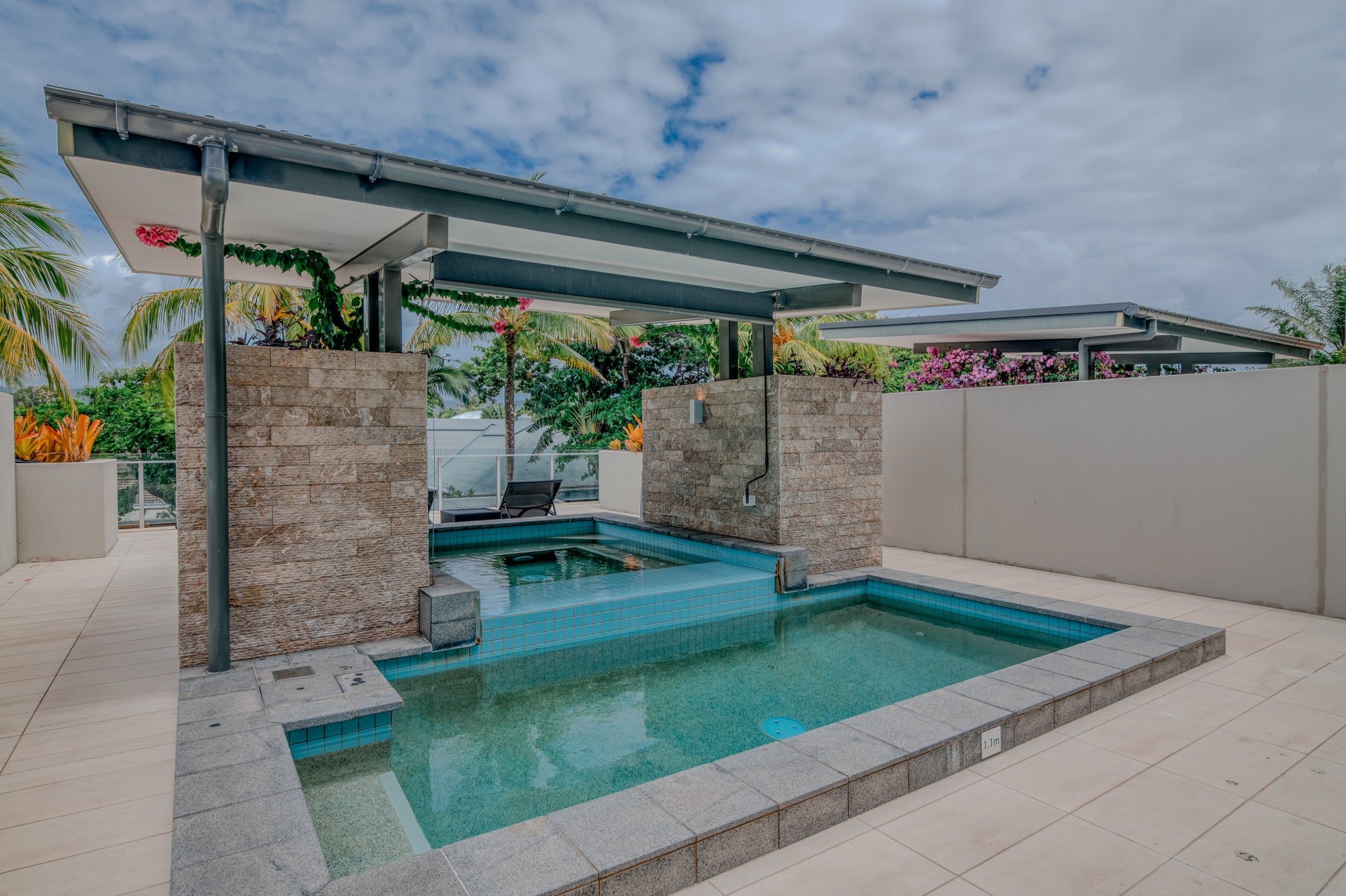 Terrace Pool Apartments 