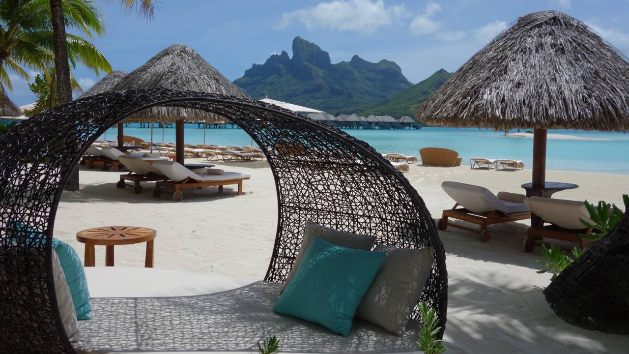 Fare Hoa Beach Bar & Grill