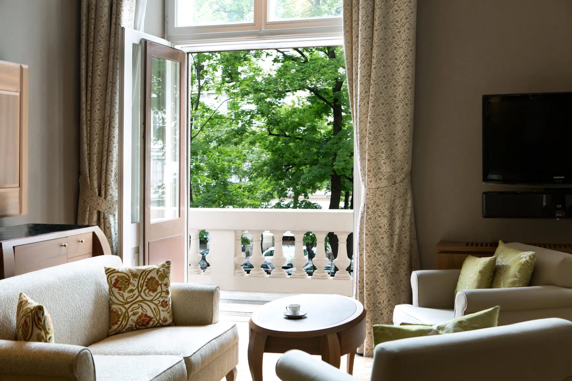Room gallery image 1.