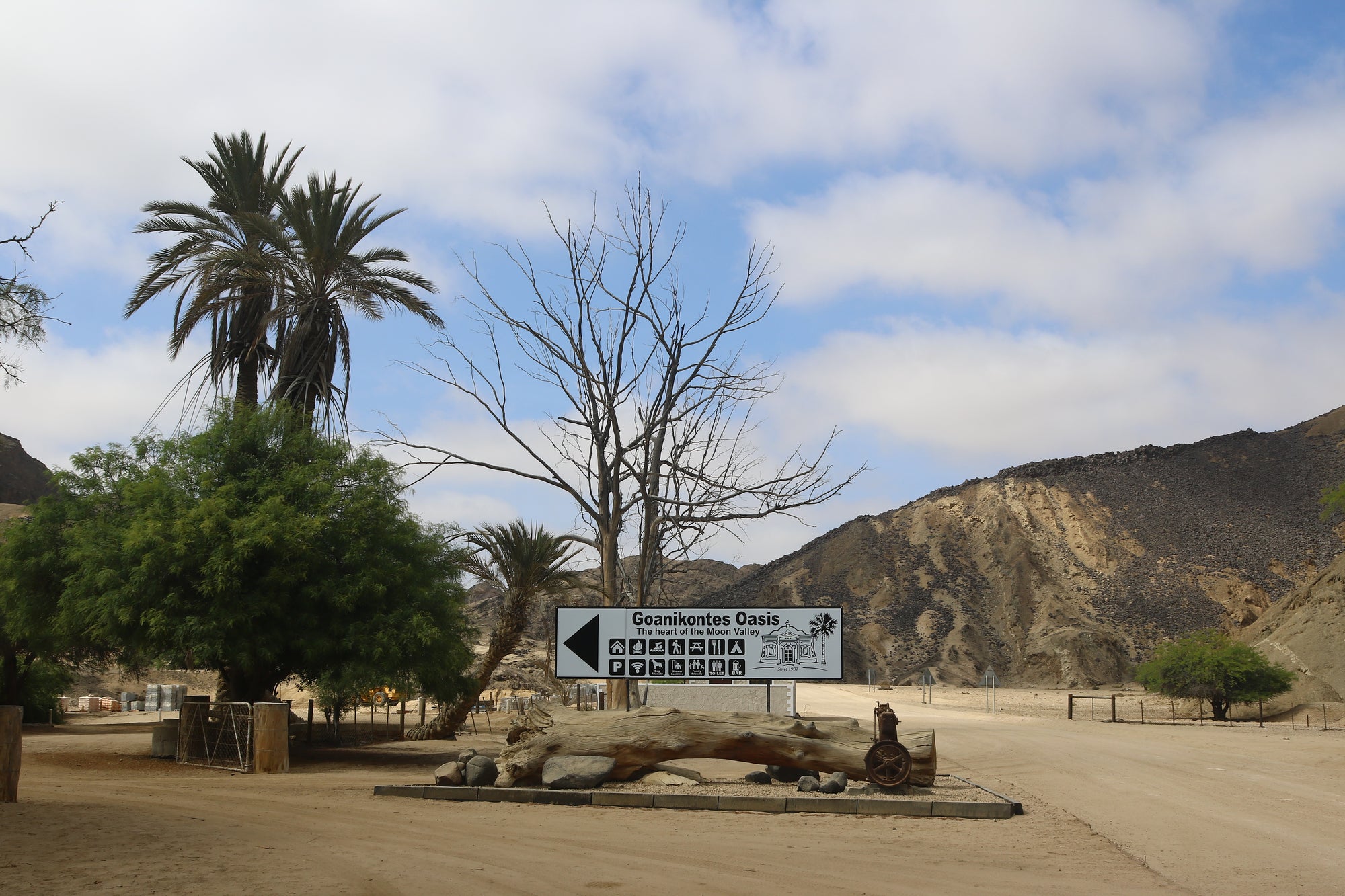 Entrance to Goanikontes Oasis