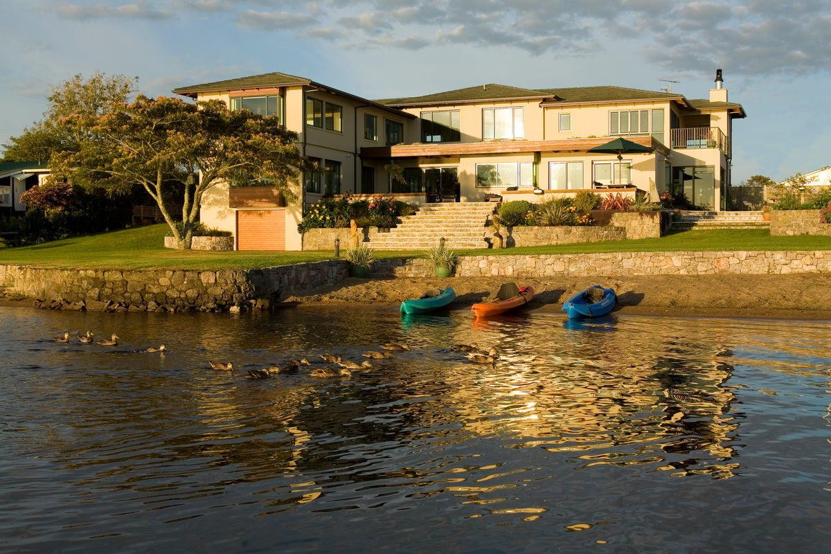 Nicara Lakeside Lodge