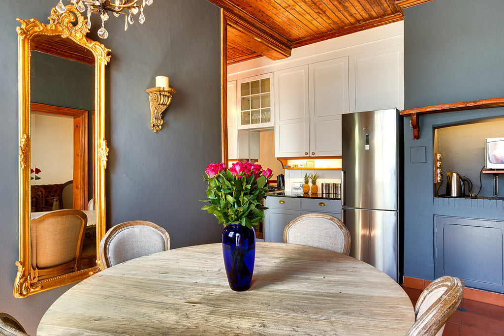 Albert Cottage - Dining to kitchen