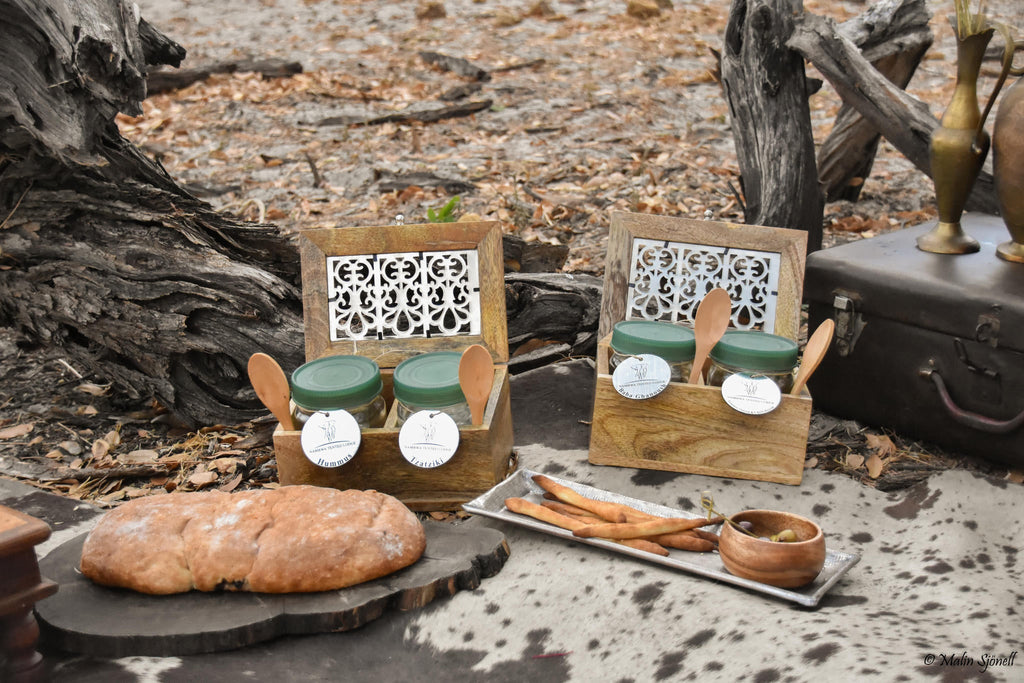 Romantic Picnic in the Bush gallery image 5