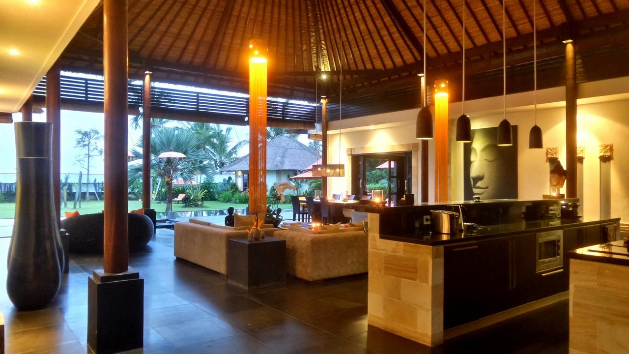 Rouge Bali Lounge Bar Villas & Spa