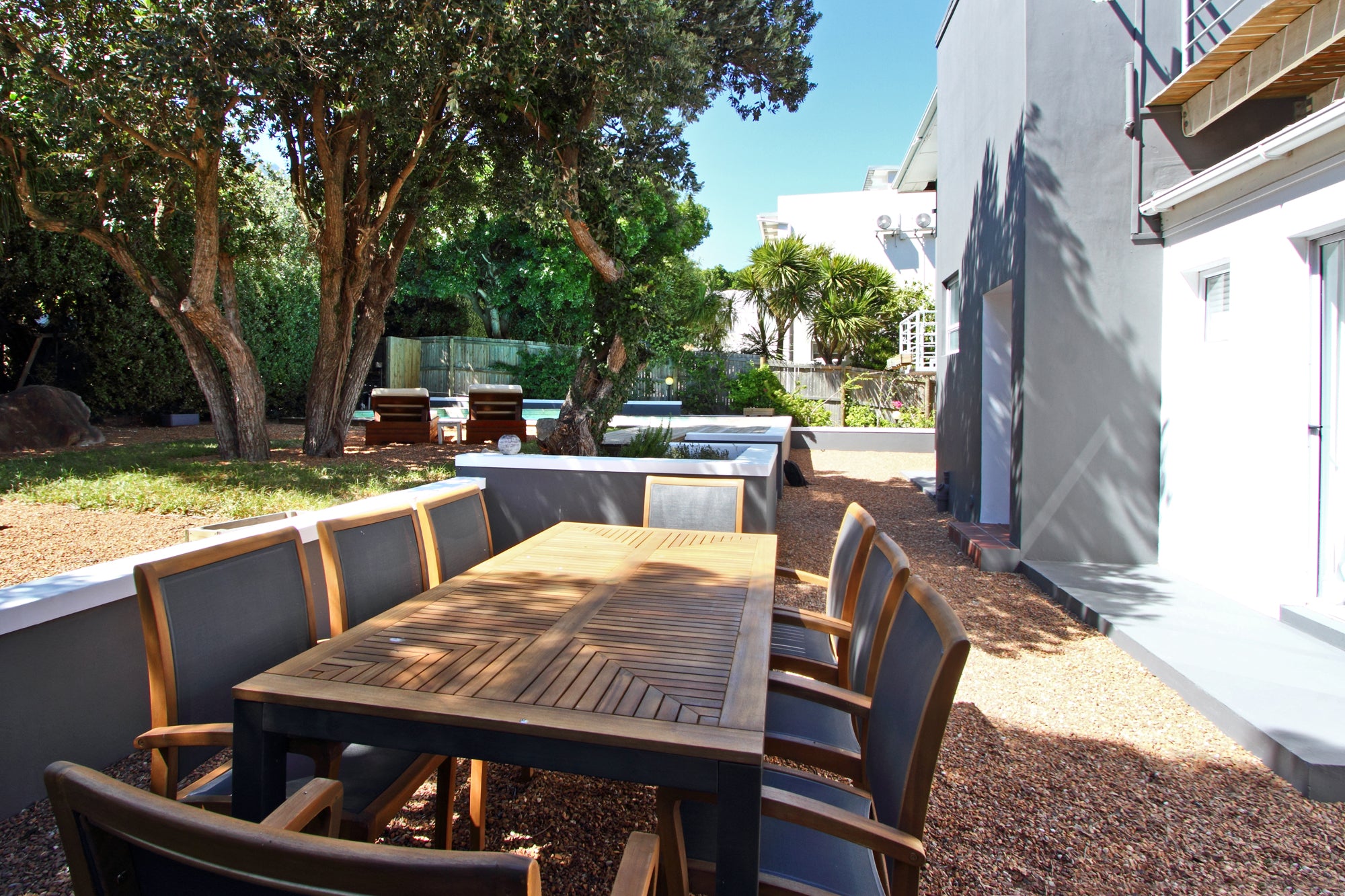 Back garden with outdoor dining