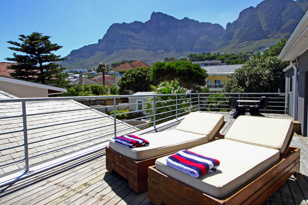 Upper balcony with a view of the 12 Apostle Mountain range