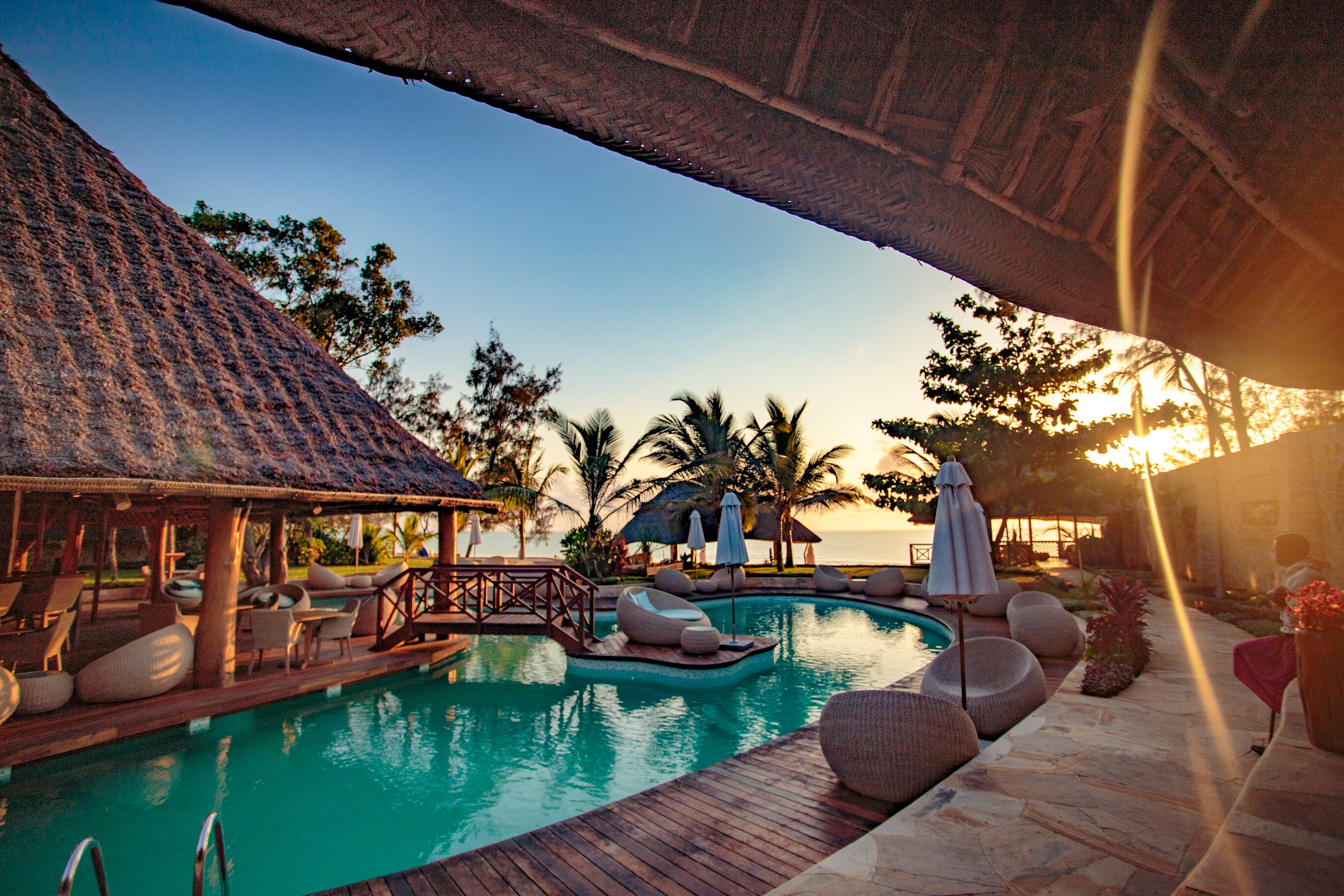 Bar + pools