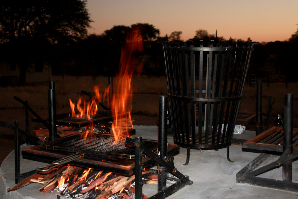 Ondekaremba Econo Lodge - Outside barbecue