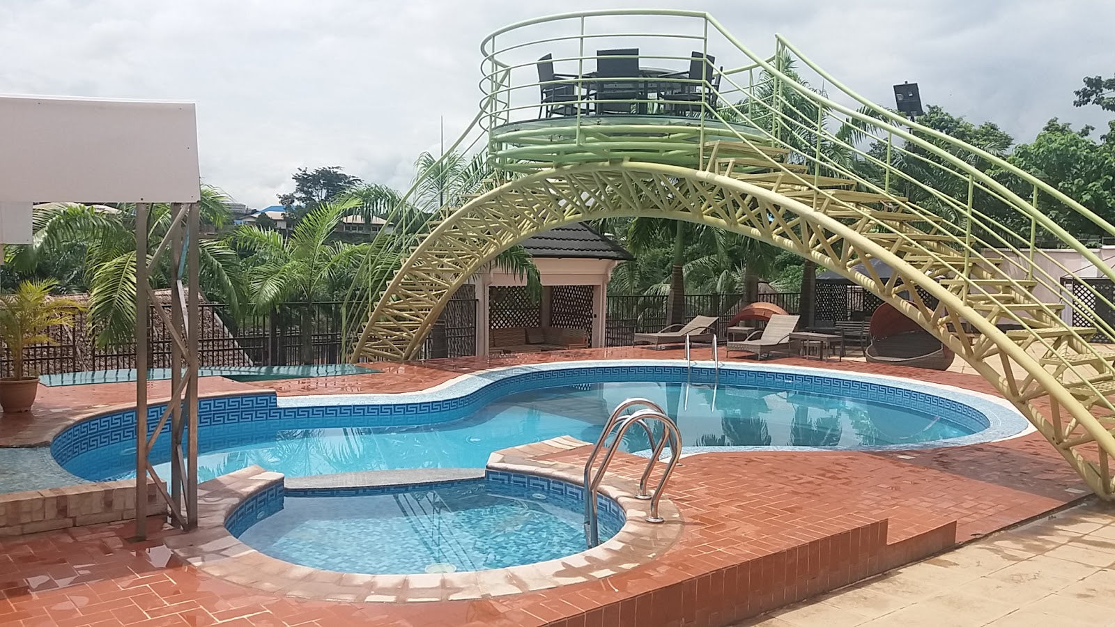 The Gate Luxury Apartment