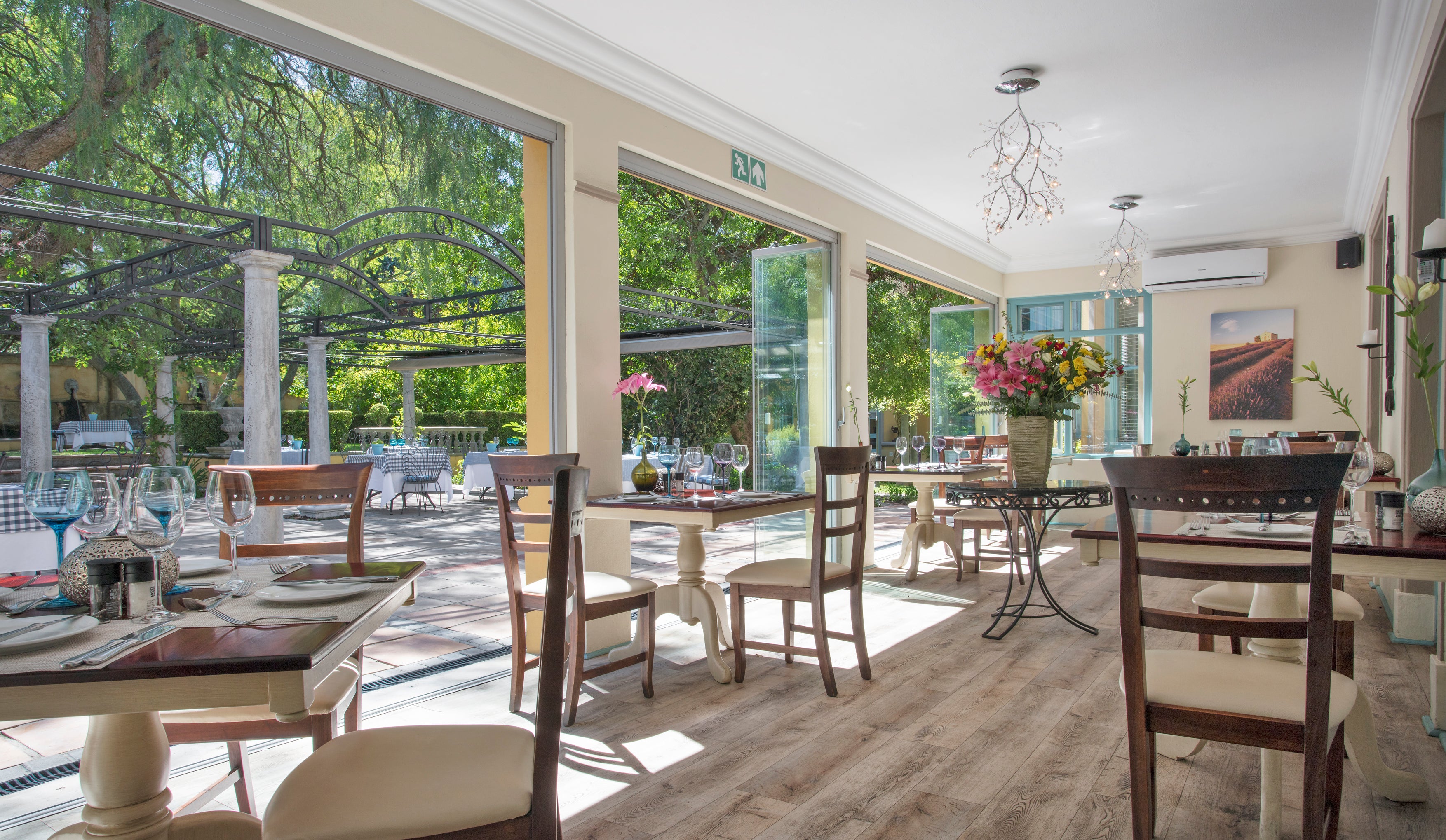 Monneaux Restaurant
