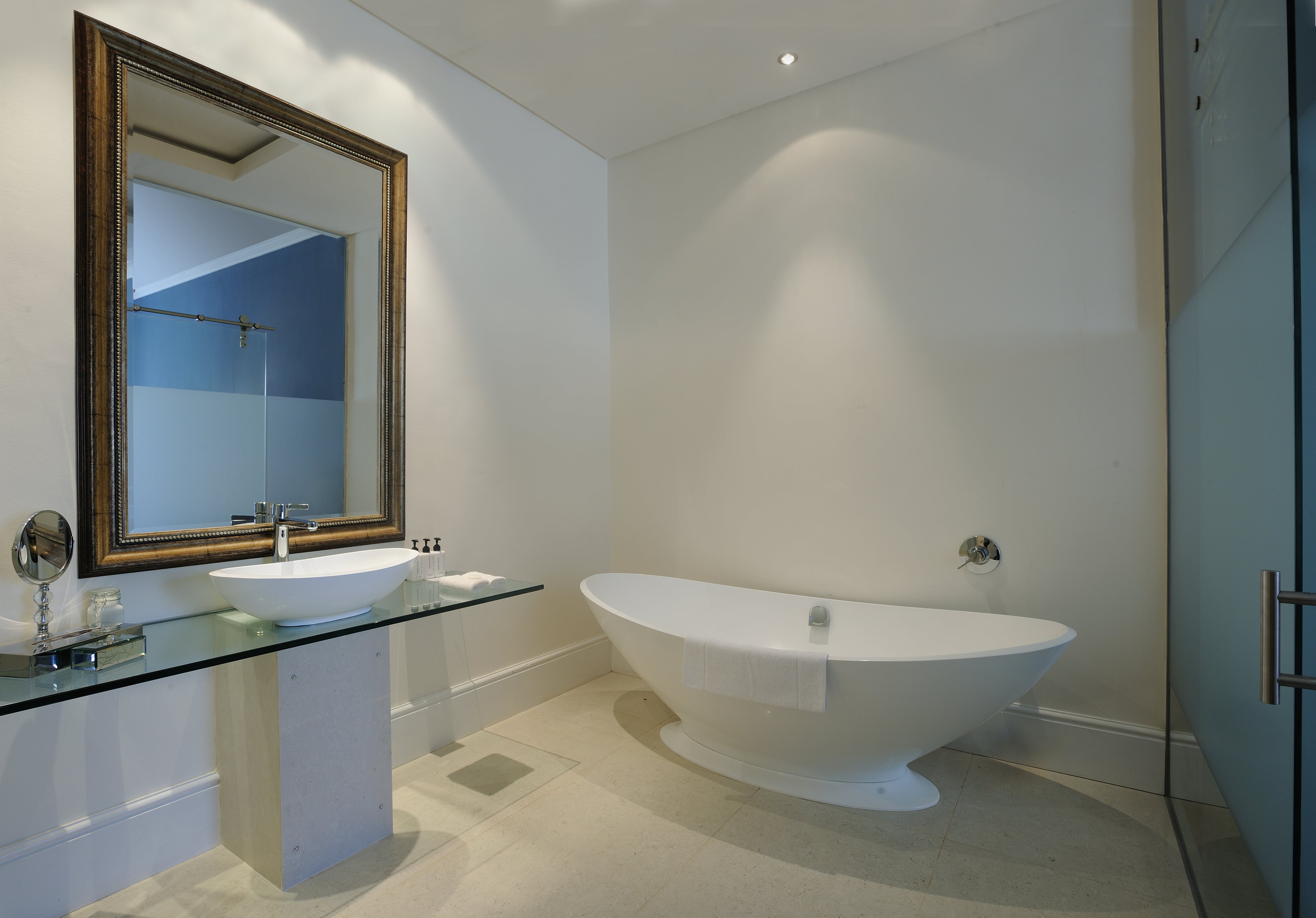 Plenty Room bathroom