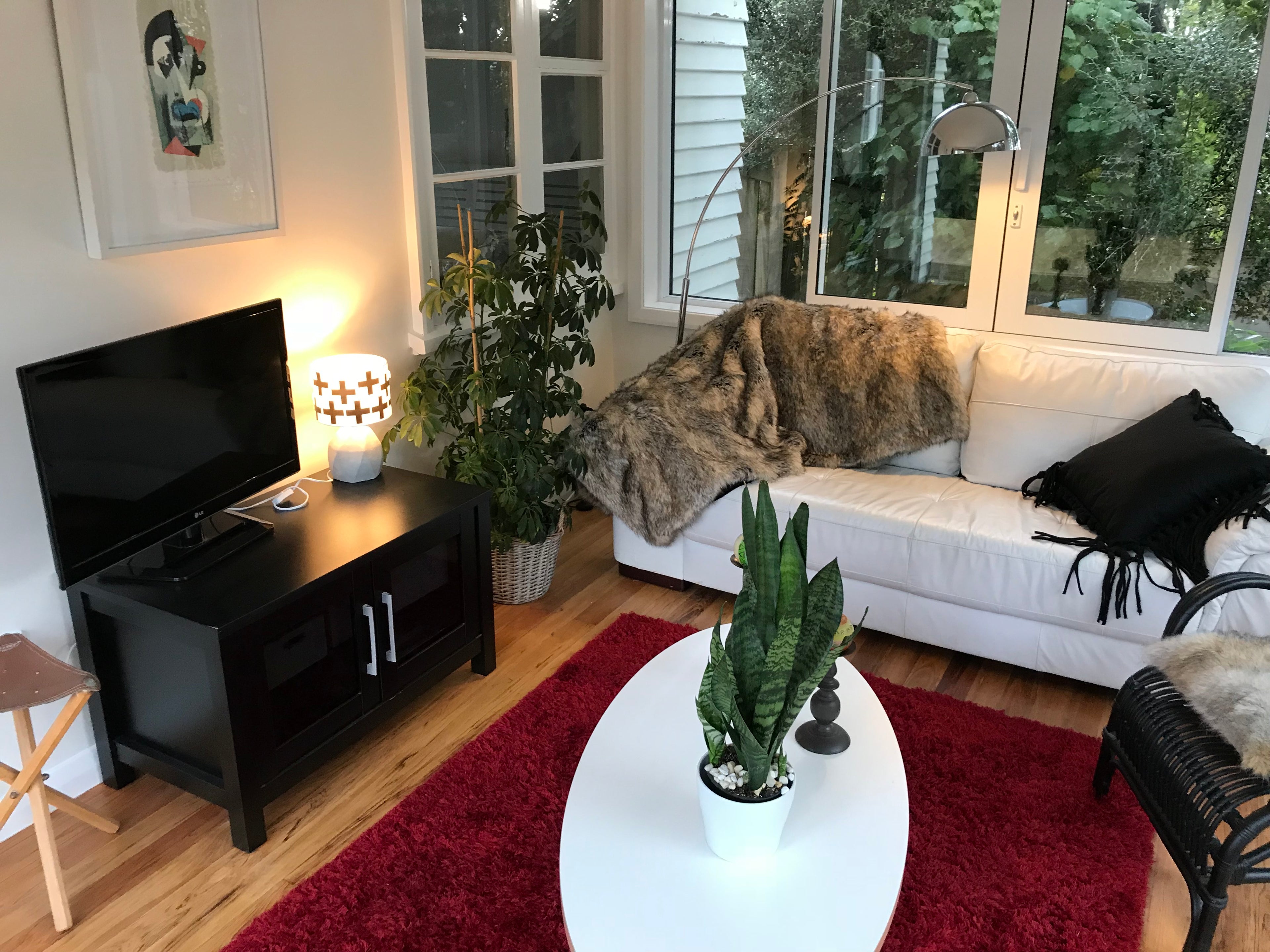 The lounge/conservatory of the Homestay