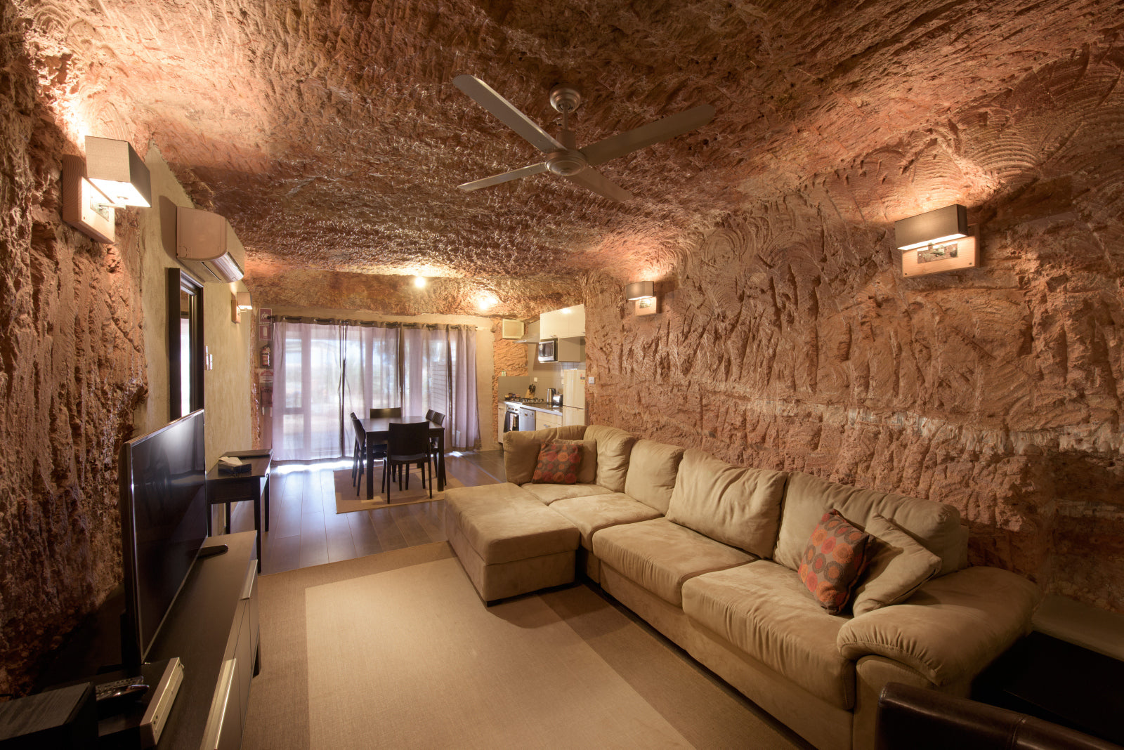 Lookout Cave Underground Motel