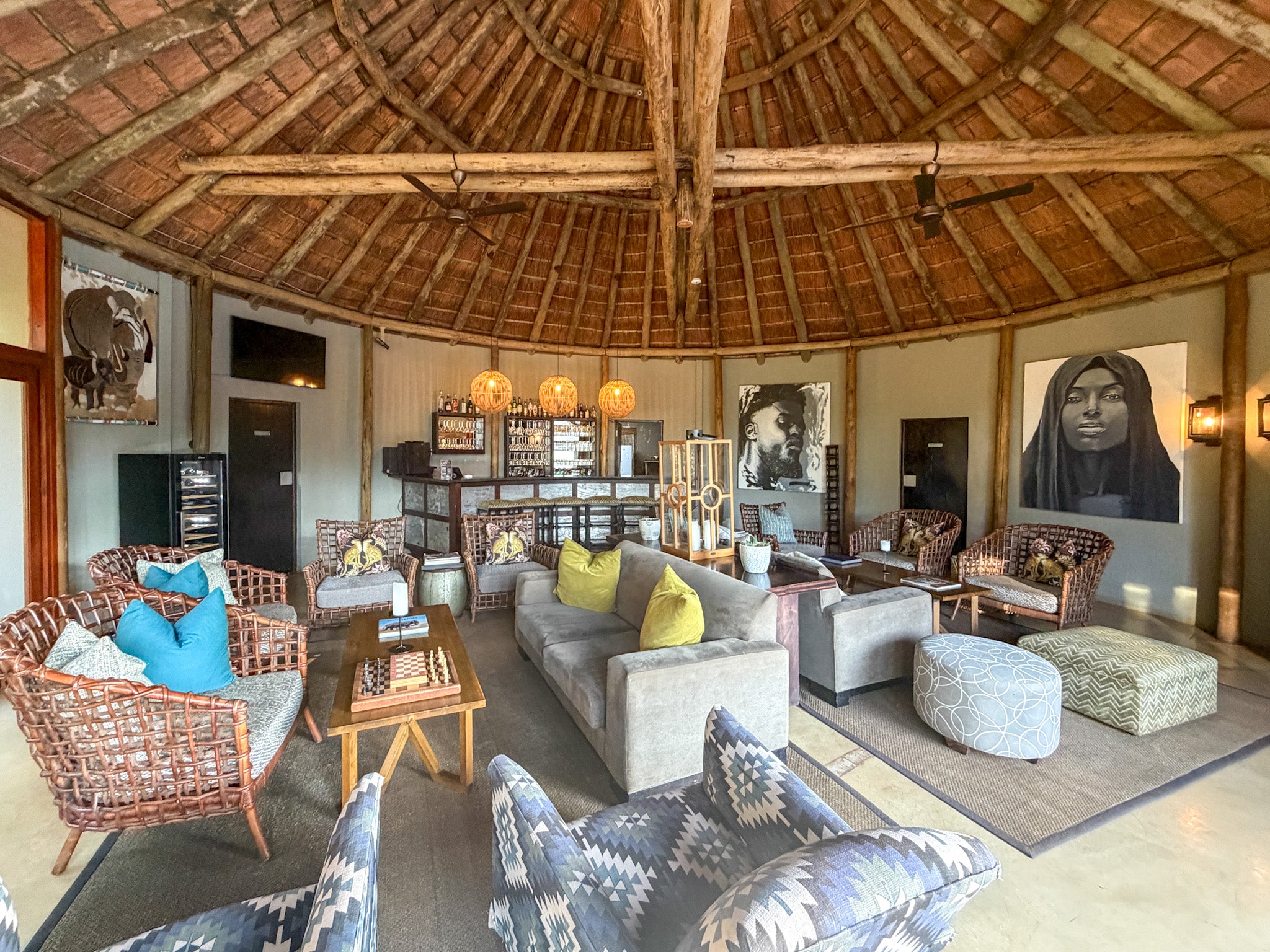 Lounge & Bar