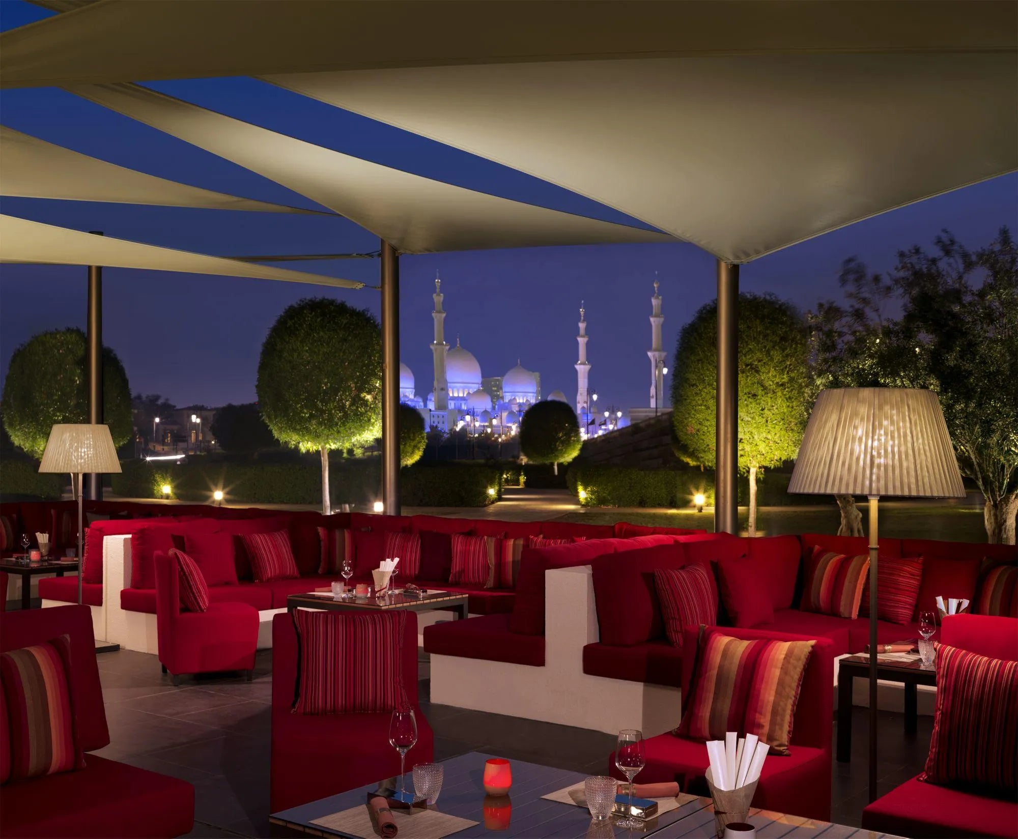 Li Jiang Lounge at The Ritz-Carlton Abu Dhabi Grand Canal, Abu Dhabi, United Arab Emirates.