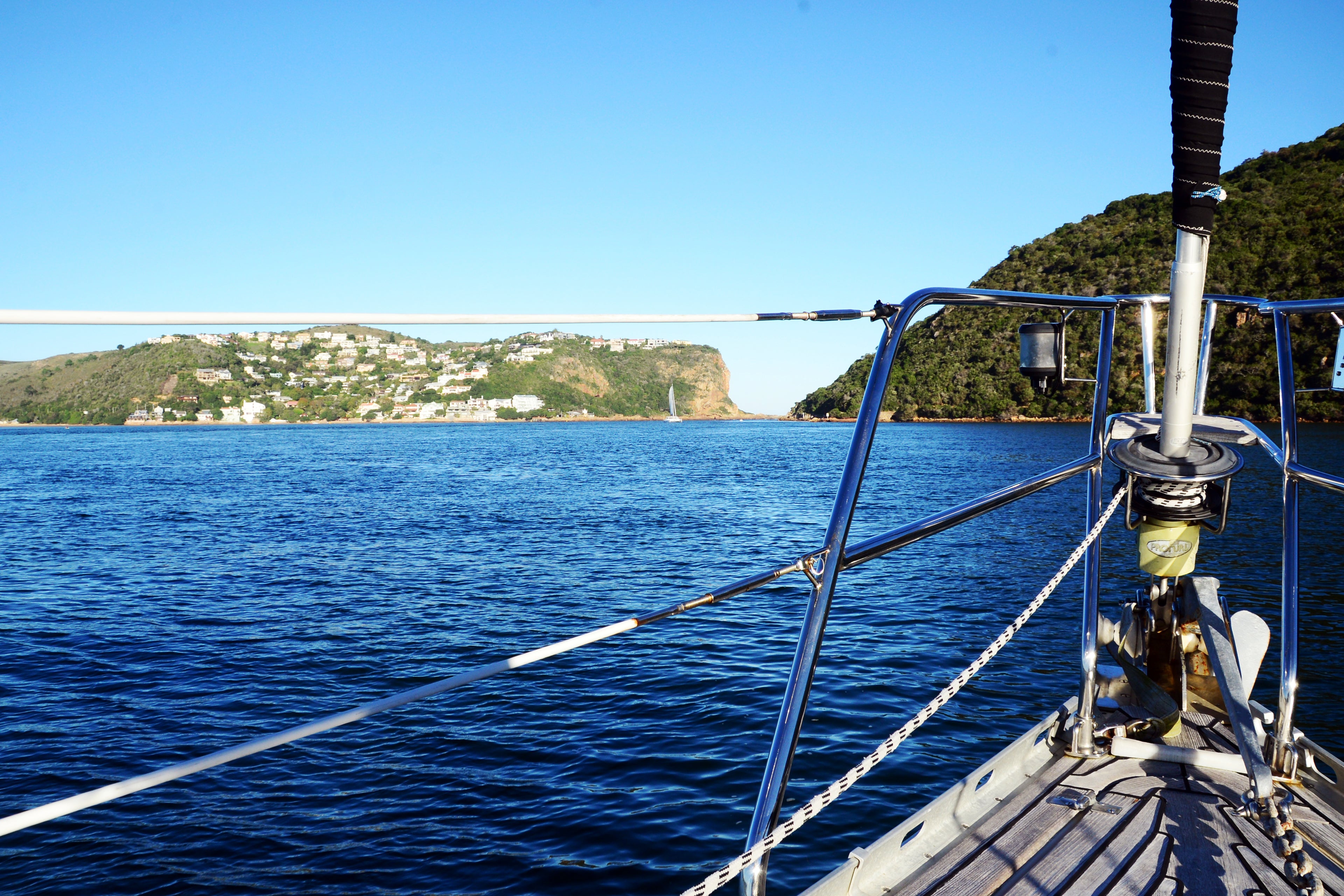 Cruising towards the Knysna Heads!