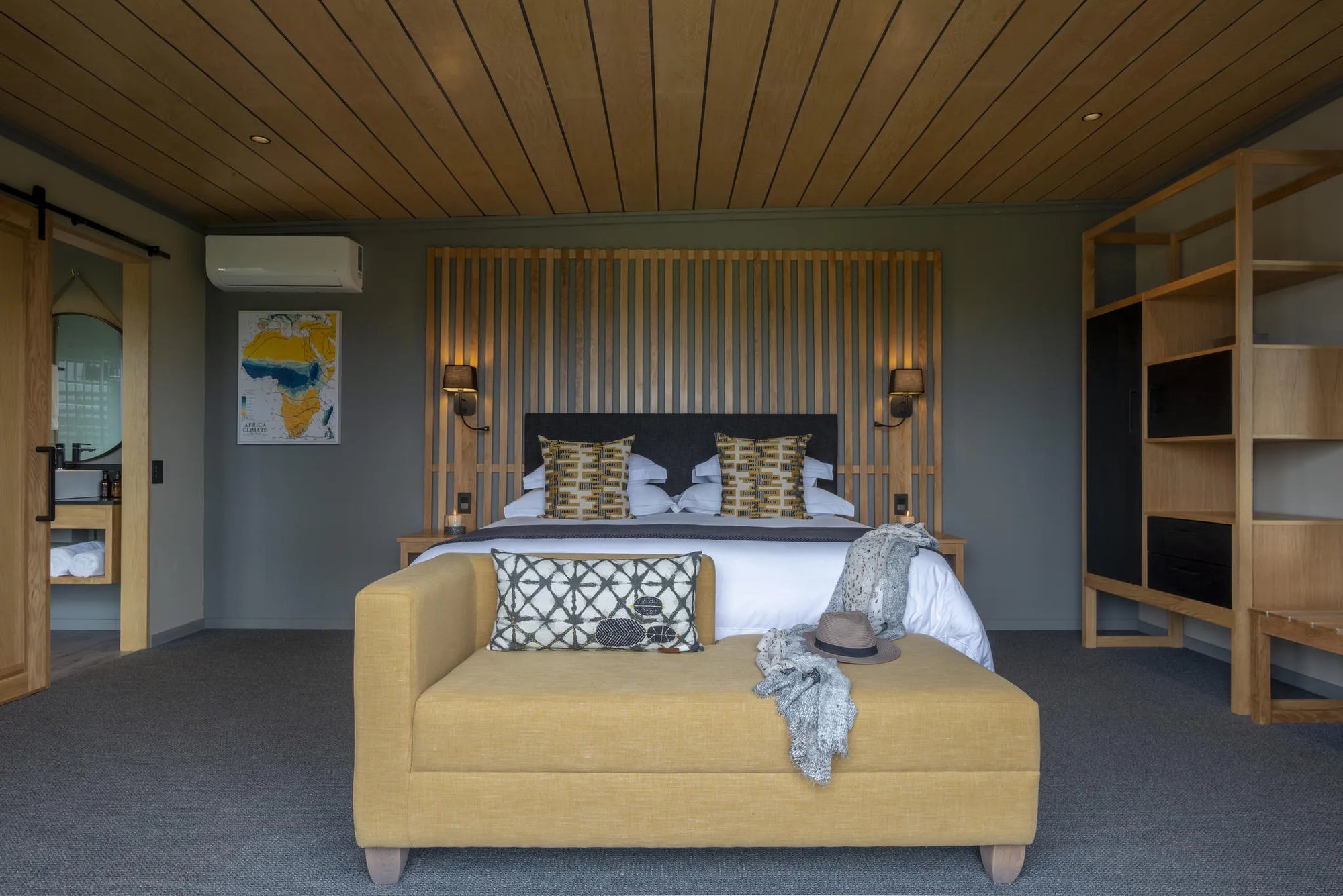 Room gallery image 1.
