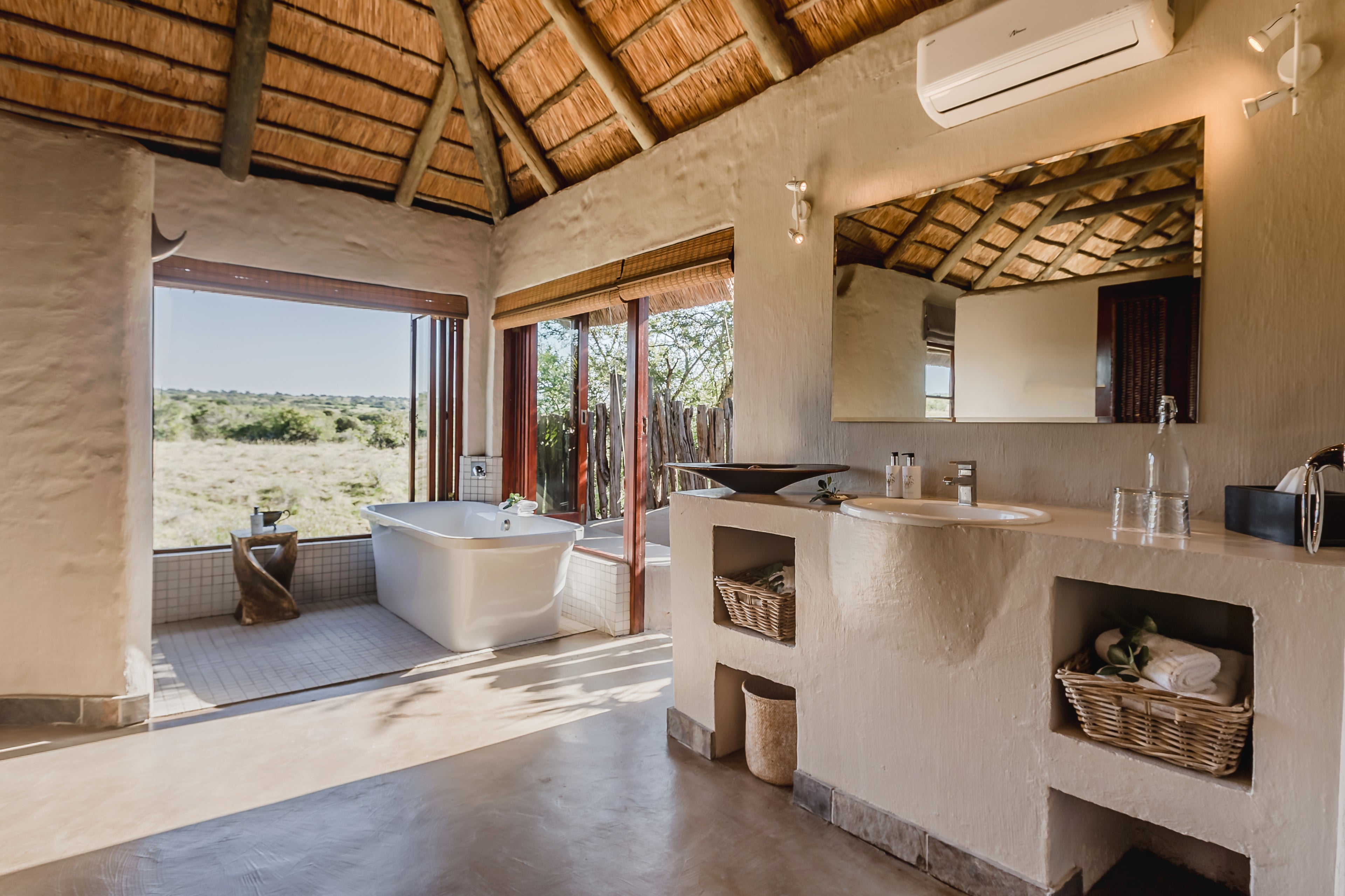 Hlosi Game Lodge - Luxury Suite Bathroom