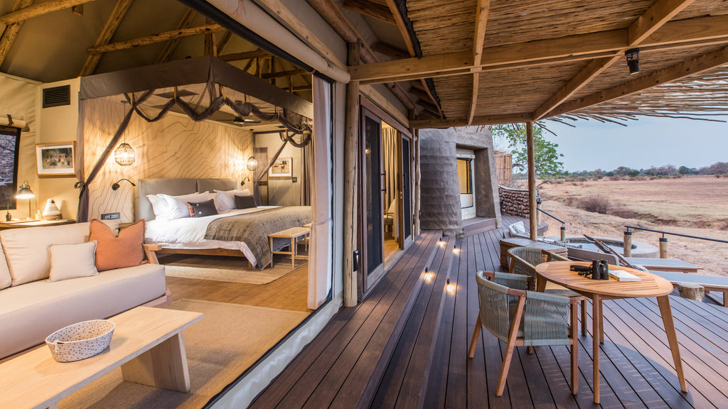 Puku Ridge - Accommodation - interior and veranda showing view