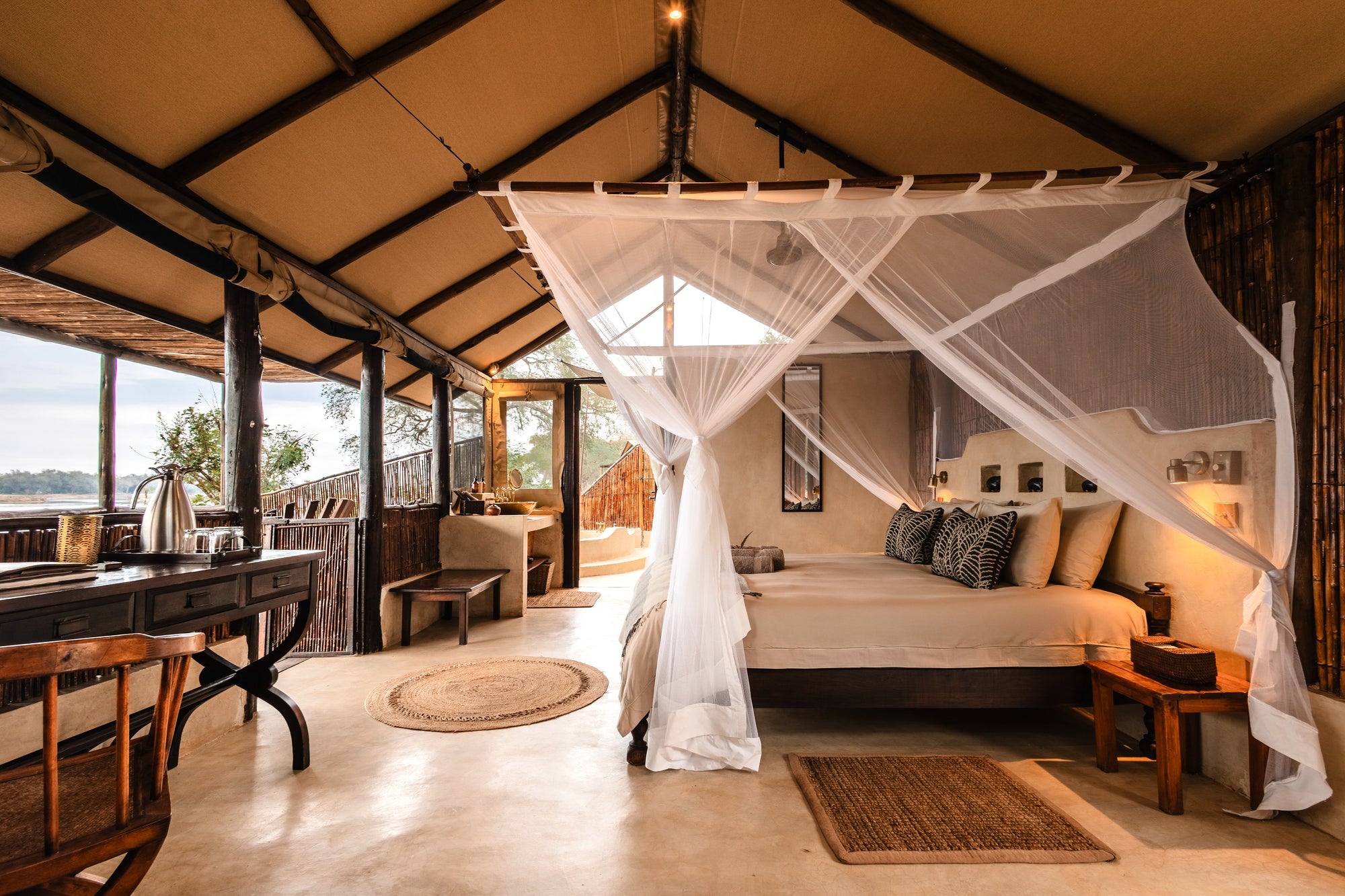 Old Mondoro Bush Chalet wide room