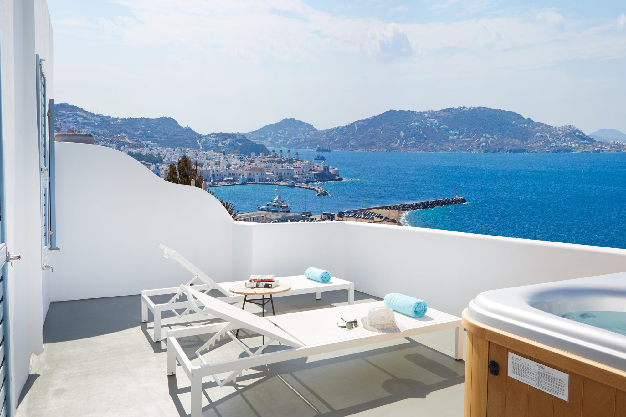 Kouros Hotel & Suites