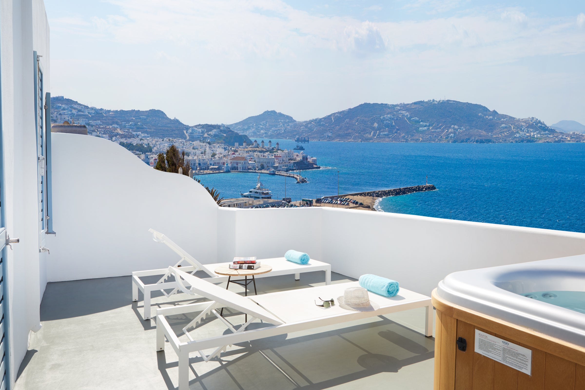 Kouros Hotel & Suites
