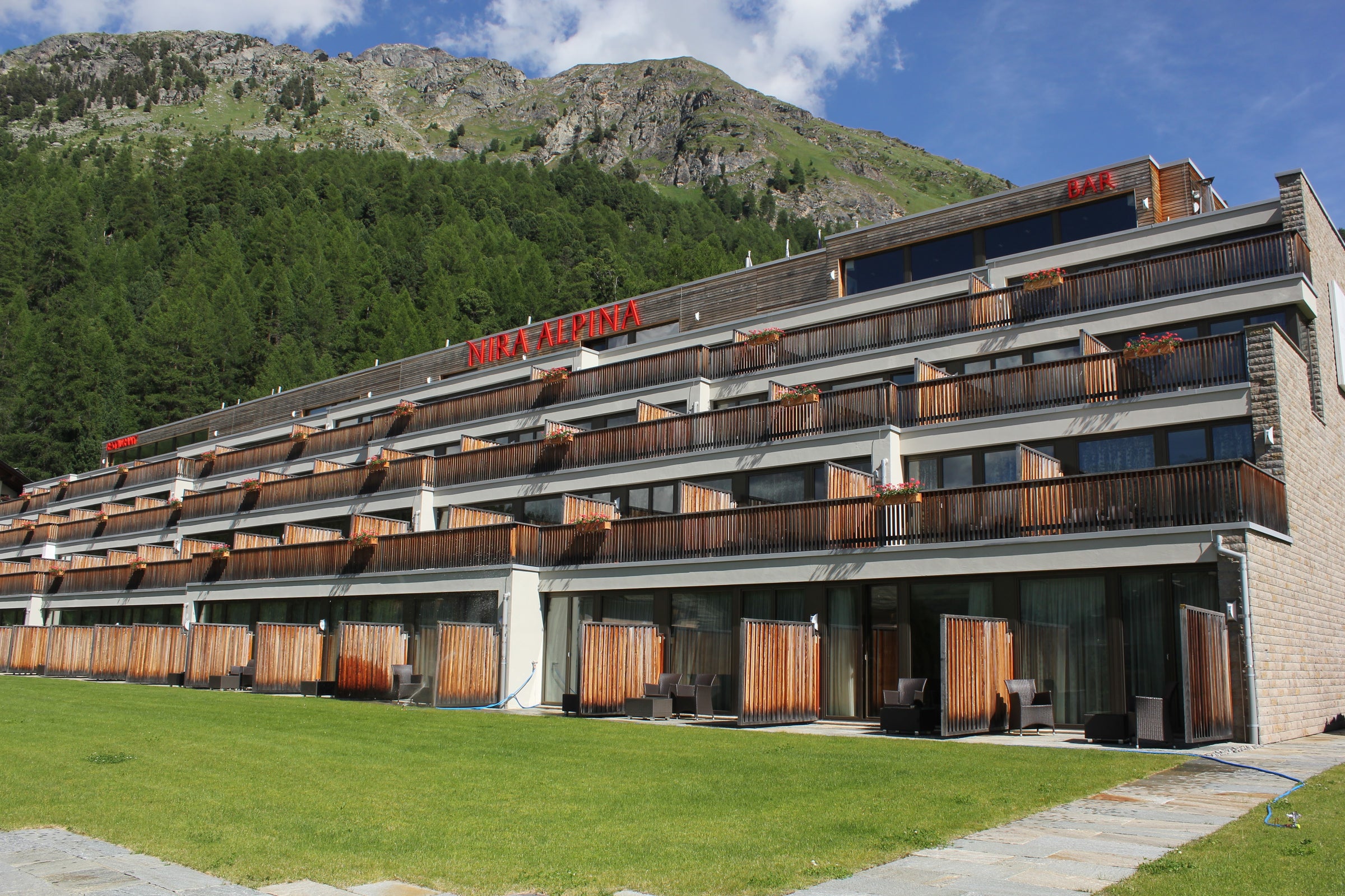 Nira Alpina