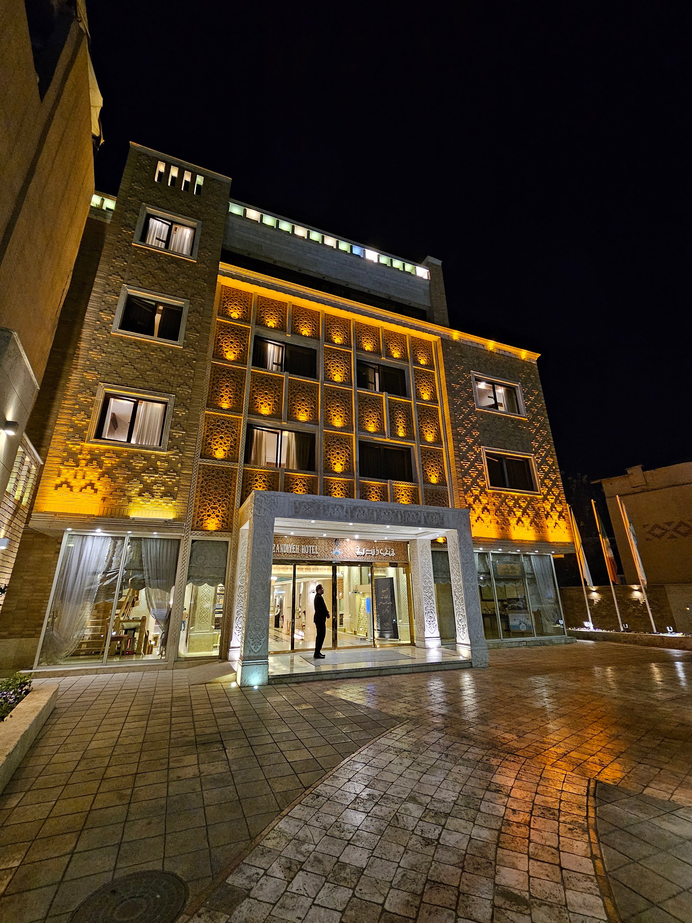 Zandiyeh Hotel