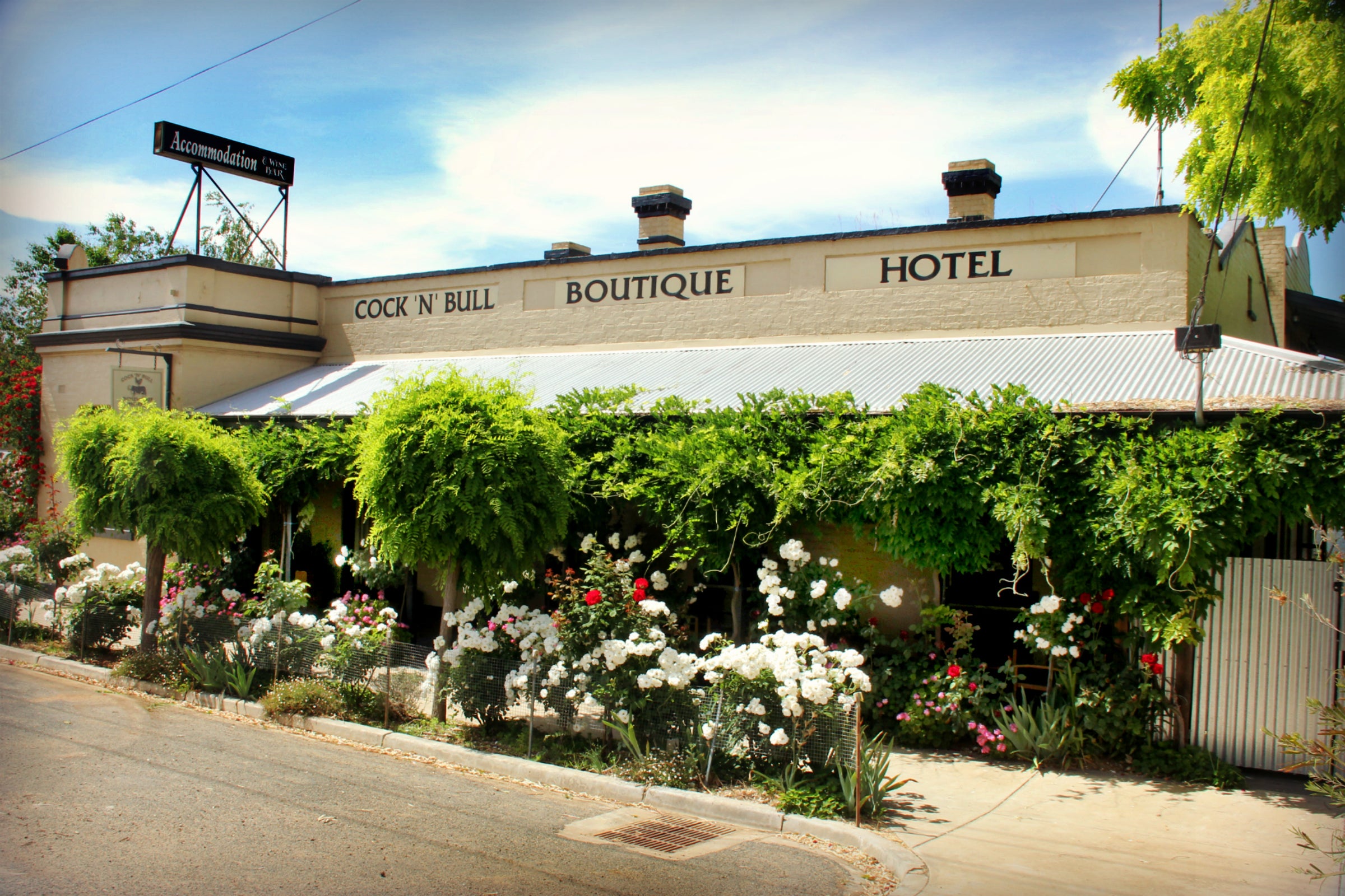 CocknBull Boutique Hotel
