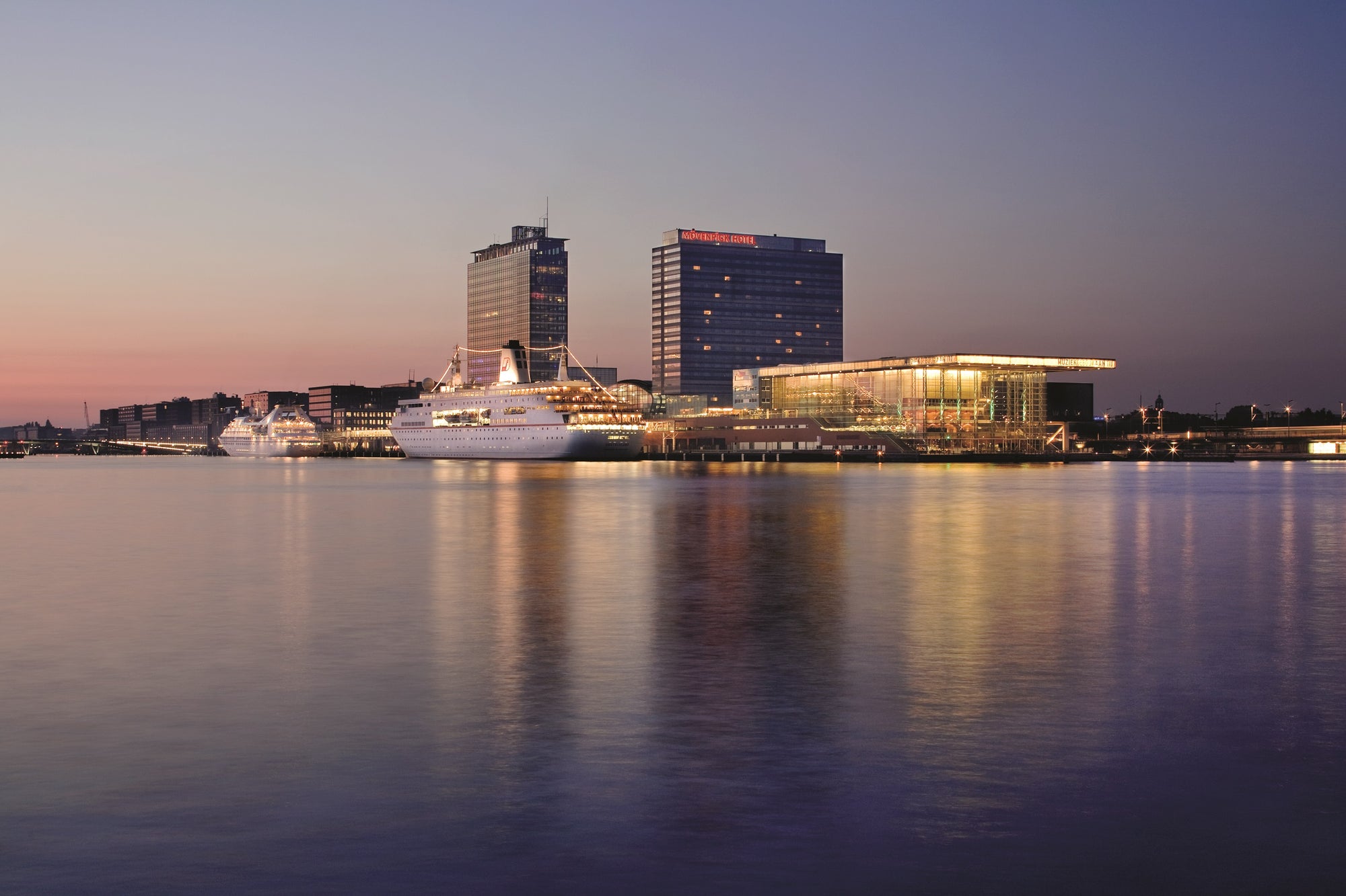 Mövenpick Hotel Amsterdam City Centre