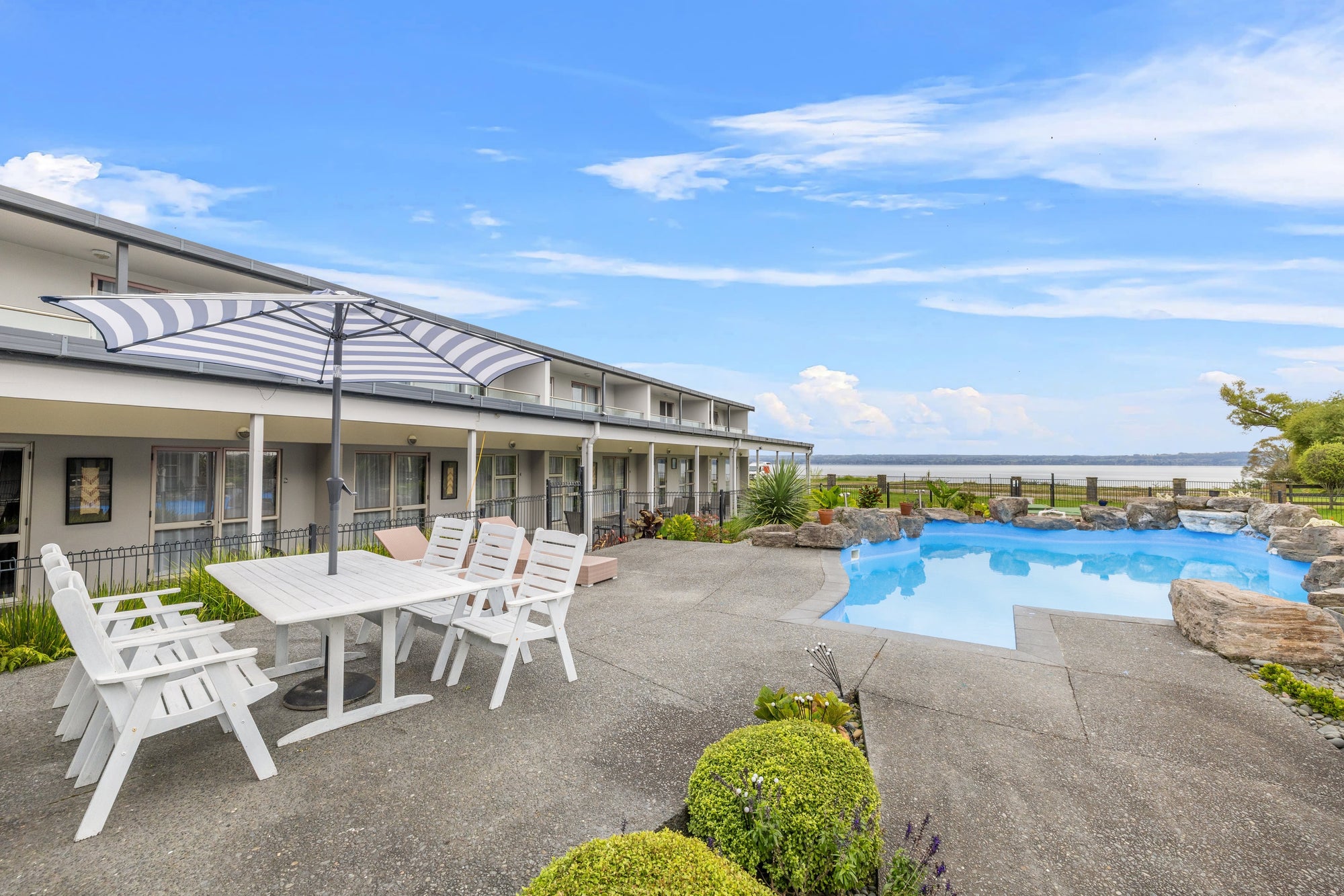 WaiOra Lakeside Spa Resort