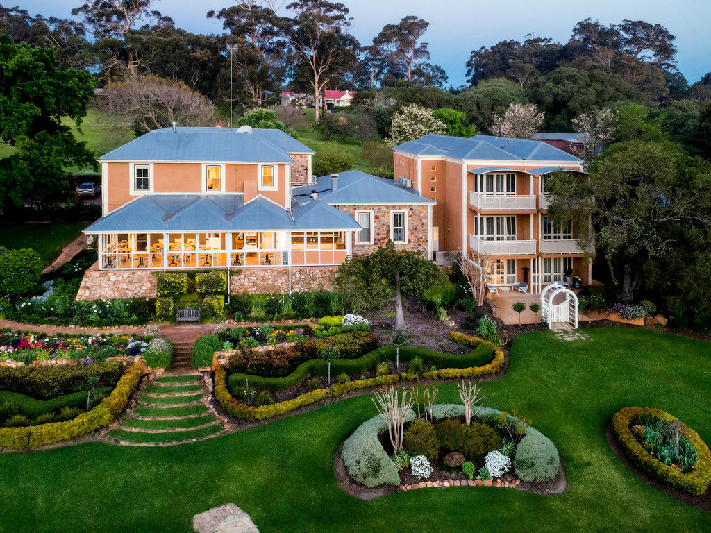 Grand Mercure Basildene Manor AVC Apartments