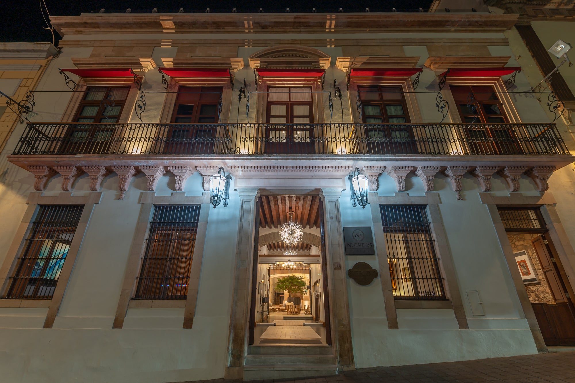 Nueve 25 Hotel