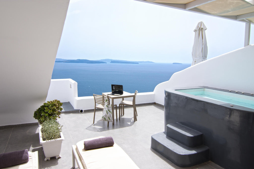 Absolute Private with Outdoor Hot Tub gallery image 5