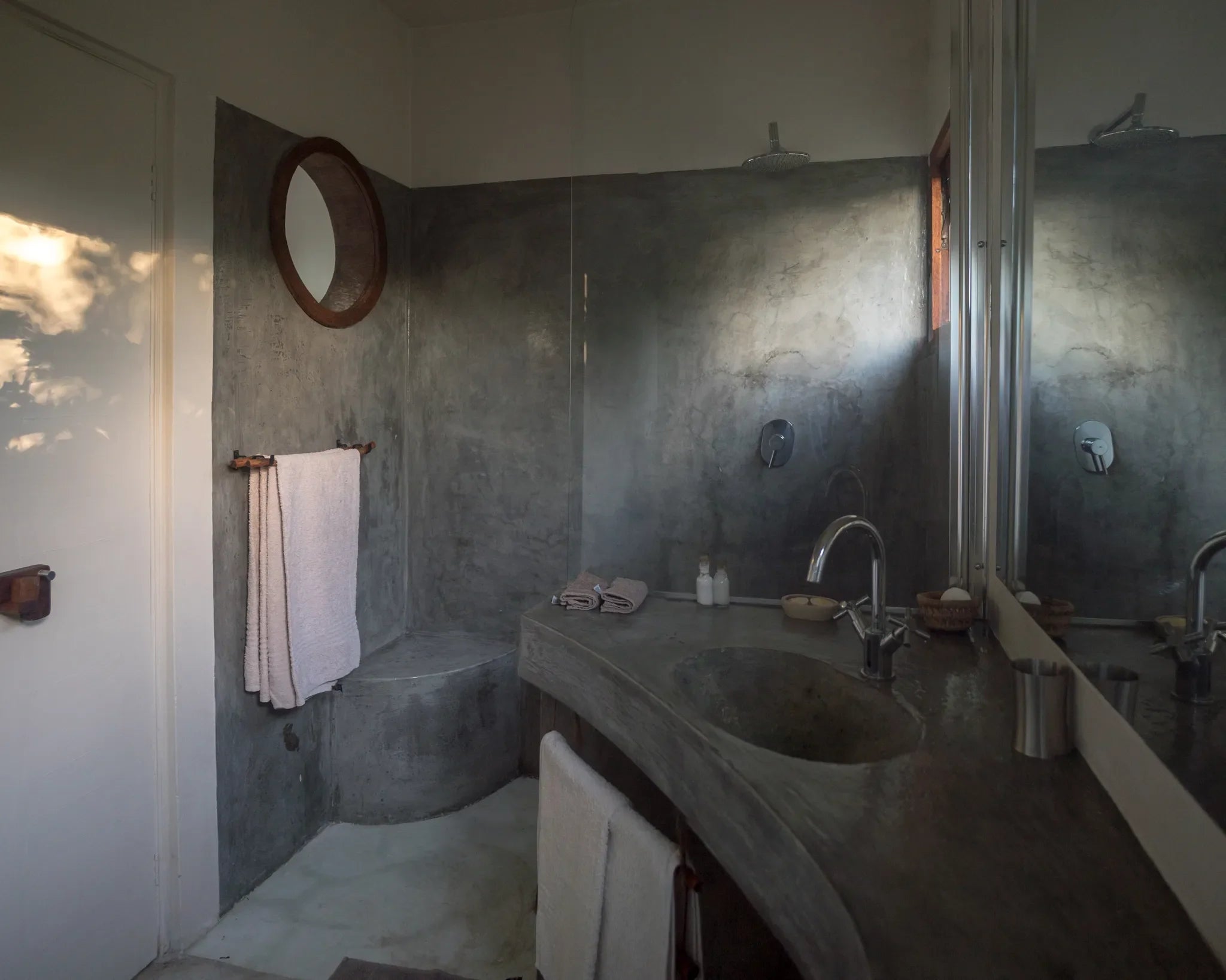 Room gallery image 4.