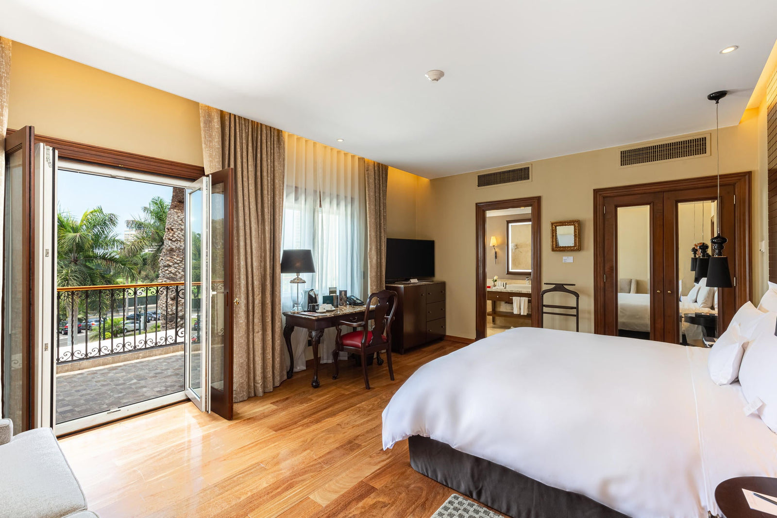 Terrace Suite Golf View
