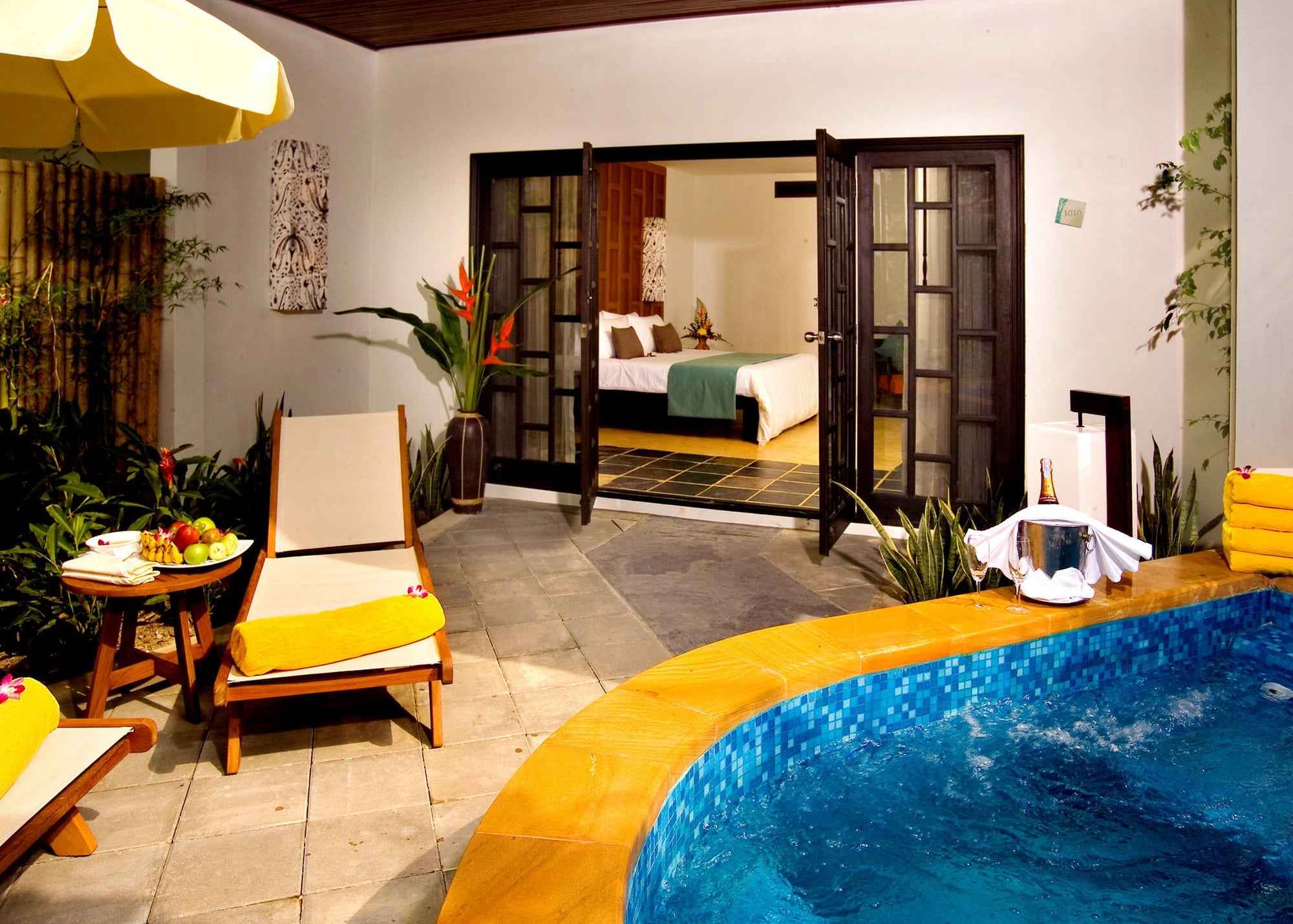 1 Bedroom Pool Cabana at The Cabanas gallery image 2