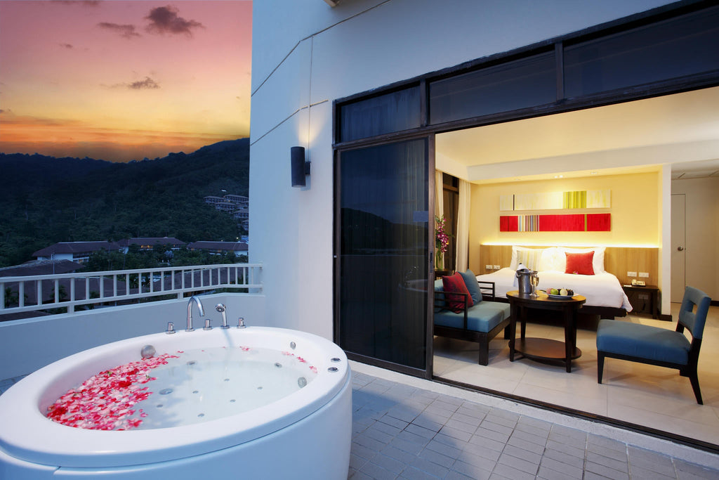 Deluxe Honeymoon Spa Suite at The Terraces gallery image 2
