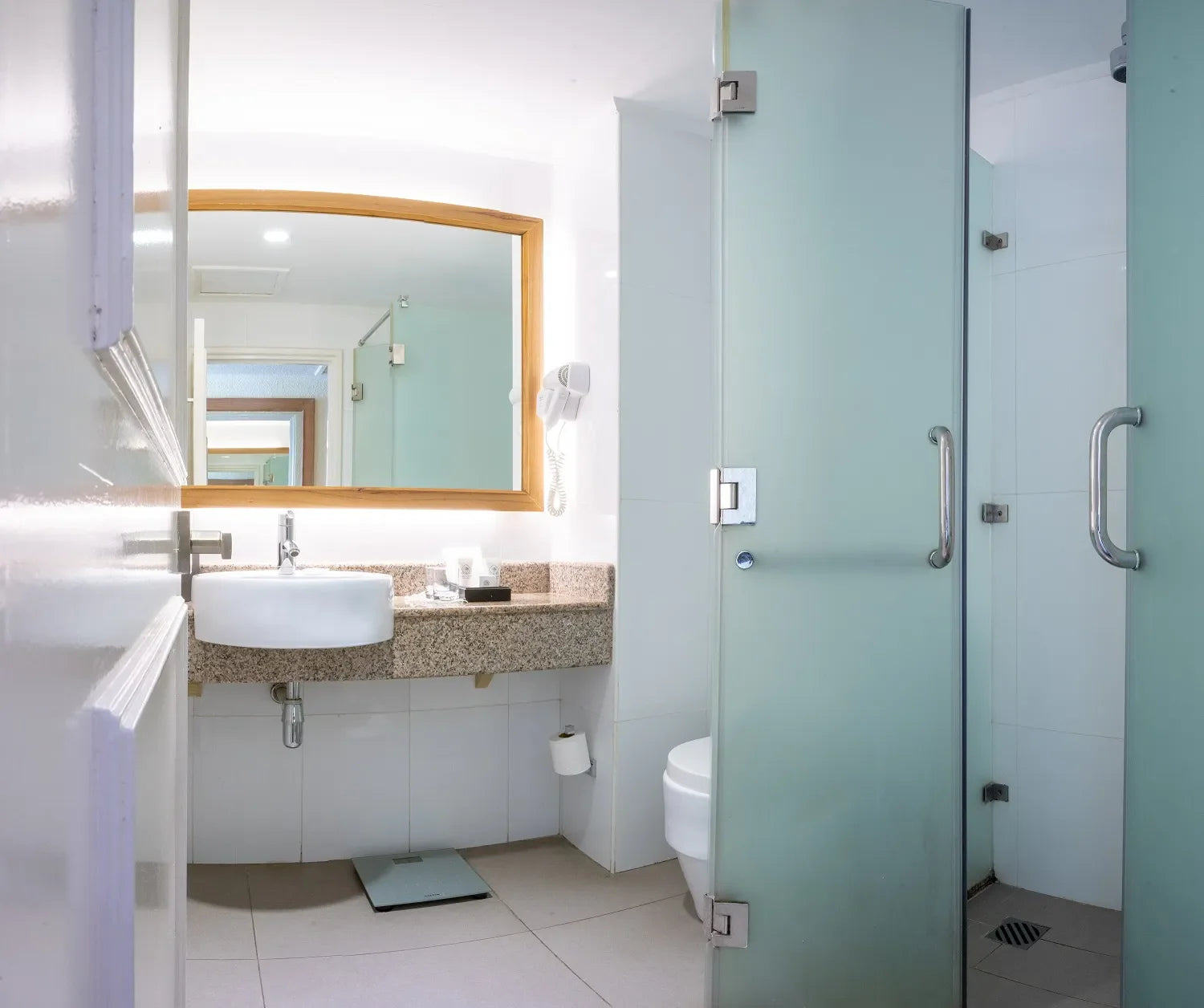 Room gallery image 3.