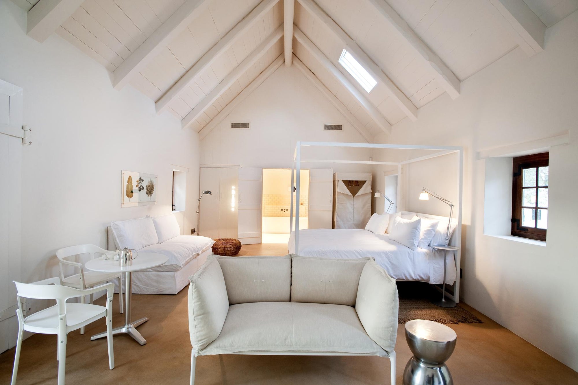 One-bedroom suite – sleeps 2  gallery image 1