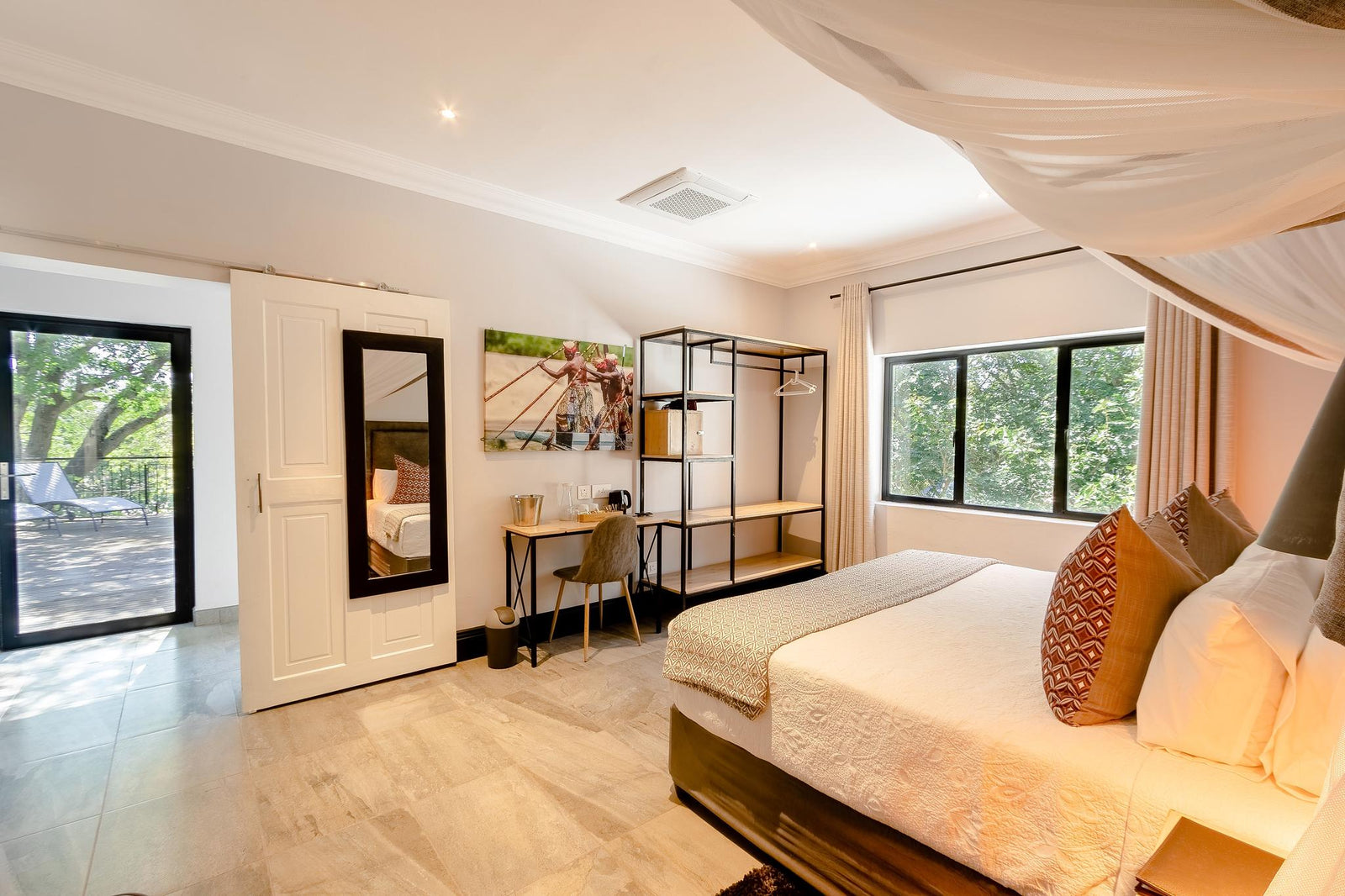 Superior Honeymoon Suite