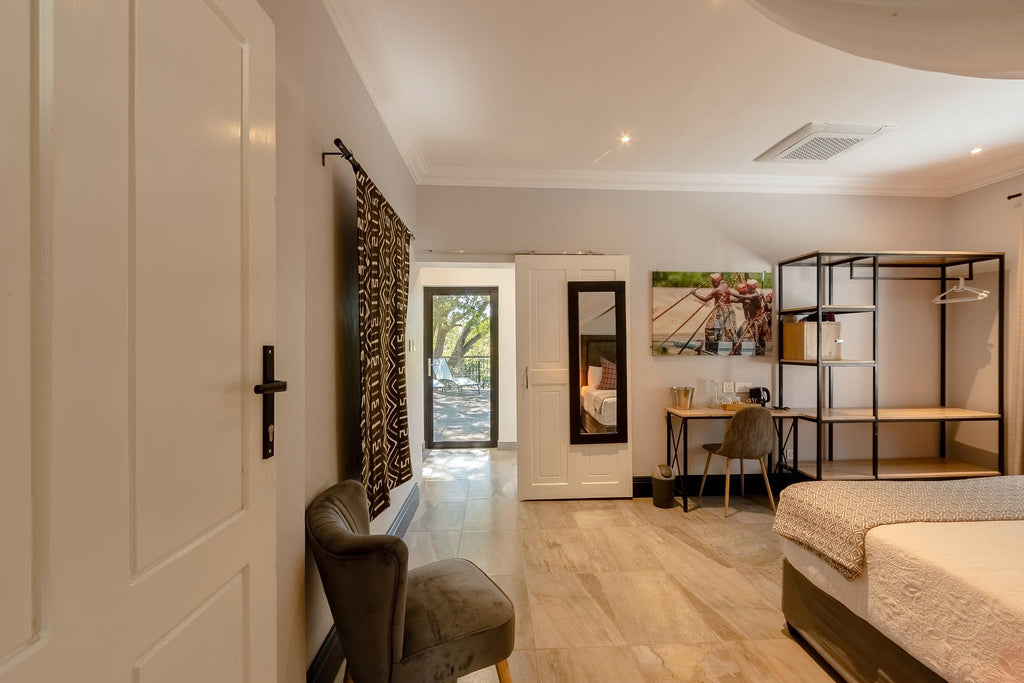 Superior Honeymoon Suite gallery image 2