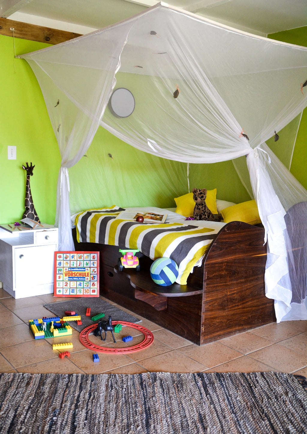 Family Room gallery image 2