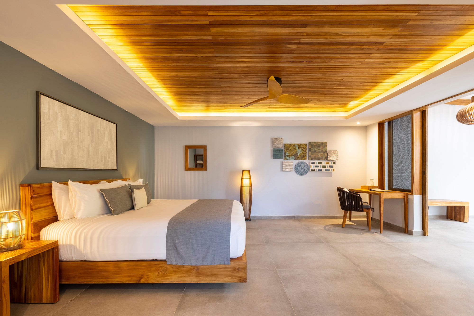 Poniente Room