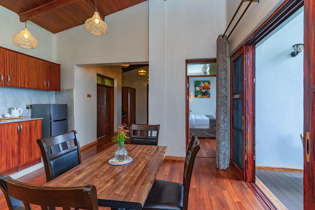 DELUXE COTTAGES