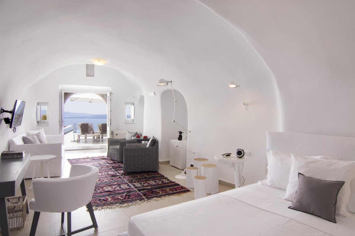 Grand Suite with Private Outdoor Heated Pool gallery image 5
