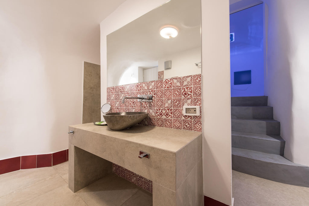 Honeymoon Suite with Private Outdoor Heated Pool gallery image 6