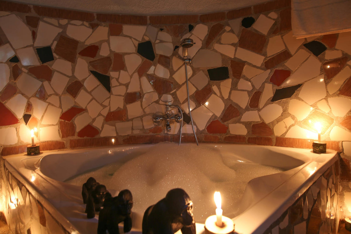 Honeymoon Suite gallery image 2