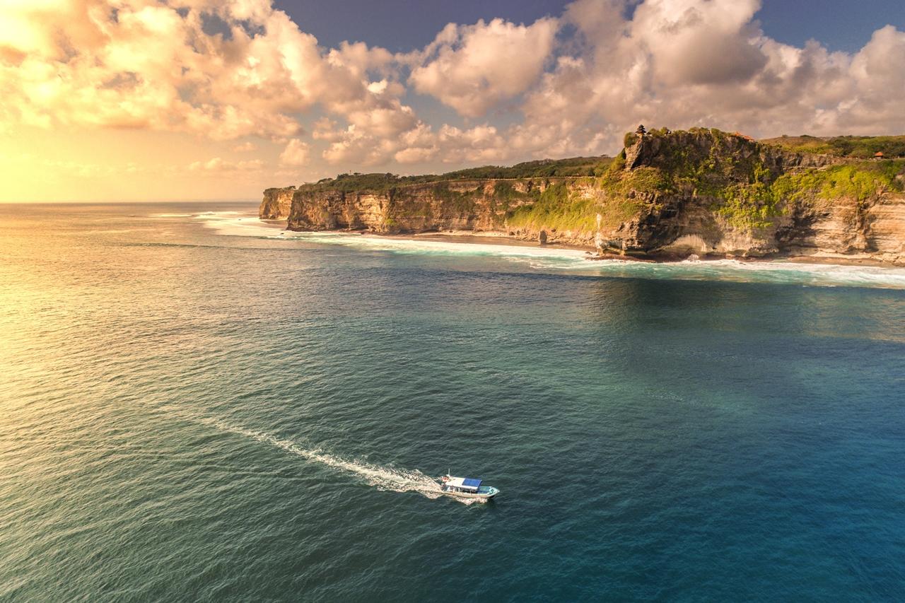 Uluwatu Sunset Cruise with Dedari